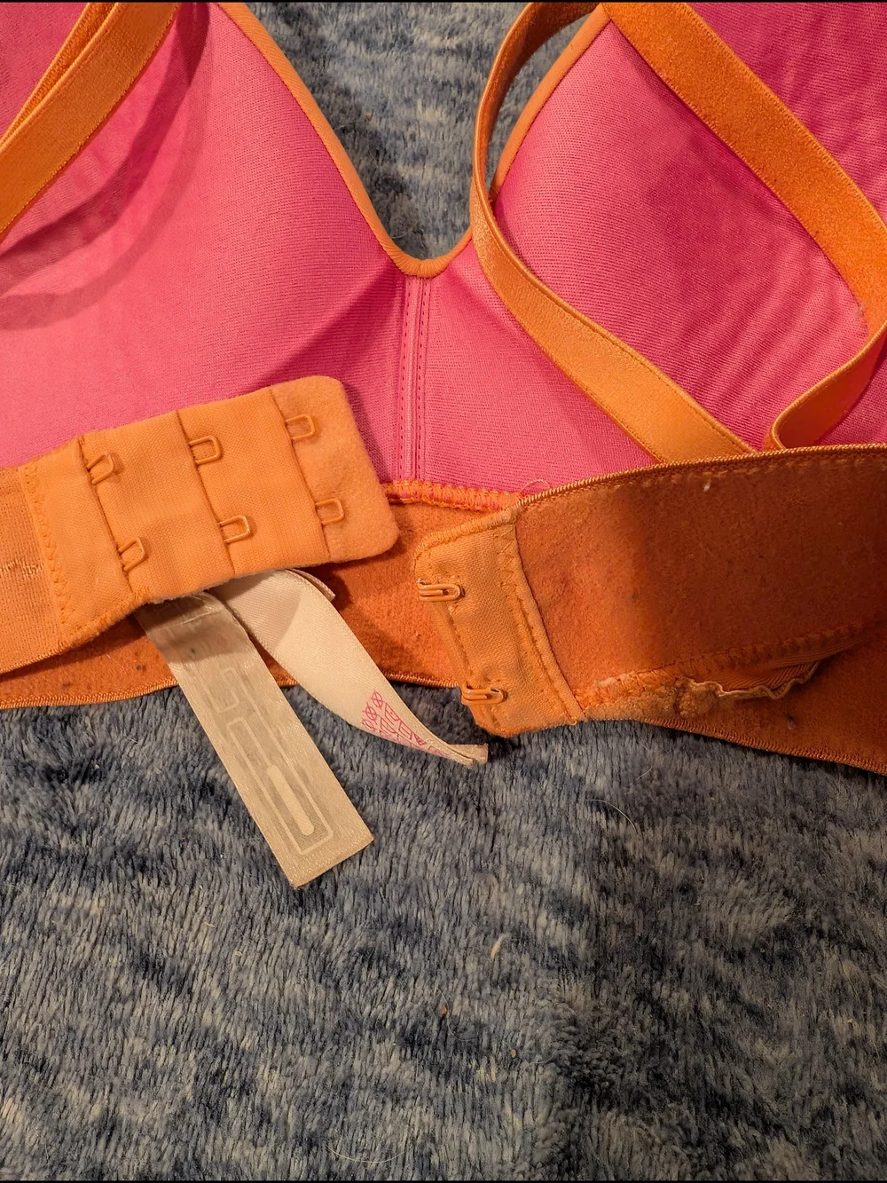 PINK Victoria's Secret 32D Seamless Lightly Lined Orange Bra And NWT Socks